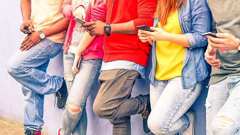 Jugendliche Smartphones